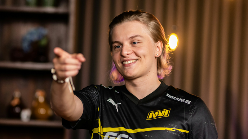 LetMe 说： Invictus Gaming 不能输给 Royal Never Give Up 。如果他们输掉比赛，他们就只能回家自爆！