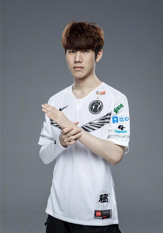 【快讯】Illuminar突然下放全部主力，计划重组阵容