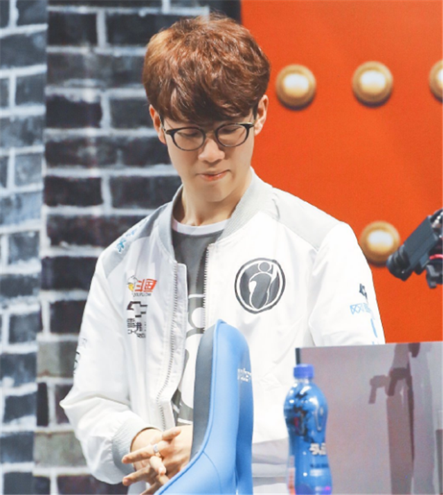 Knight来作用了，TES 2-0轻取LGD