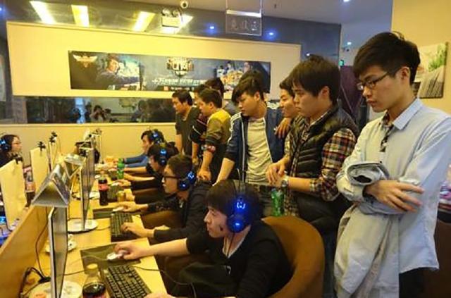 G2官推整活：游回家吧小伙子们！配图Jankos游回基地