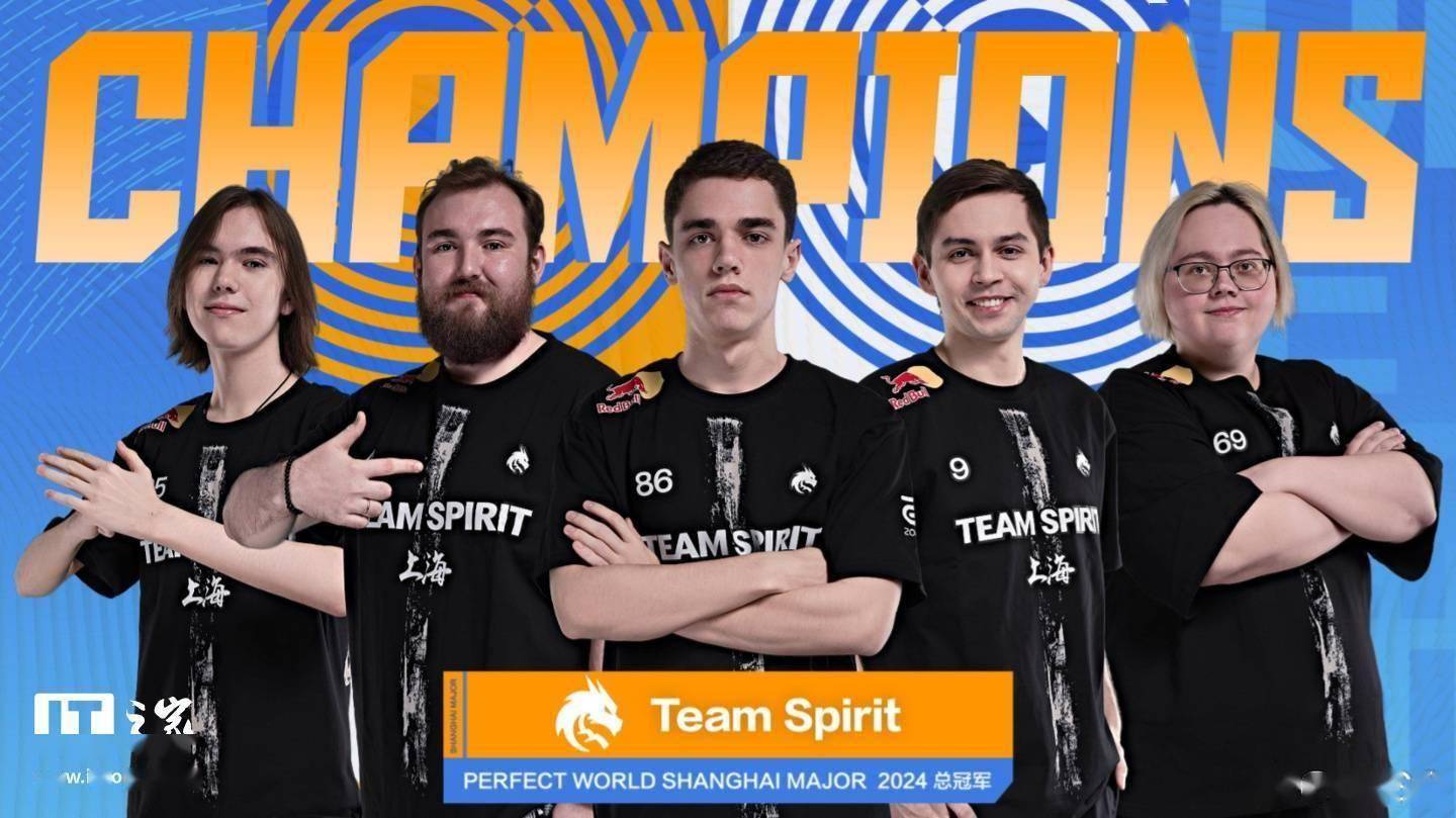 LPL解说Rita晒照：今天不下雨 出去玩噜